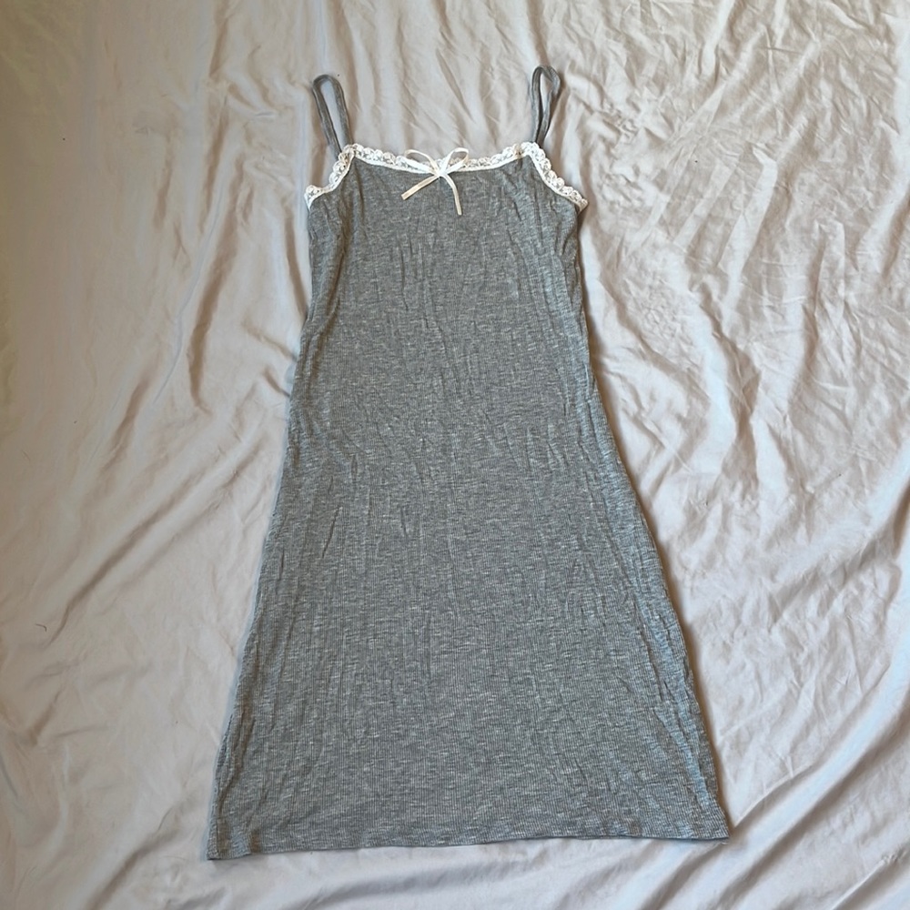 Romwe night gown lace trim, size 4.